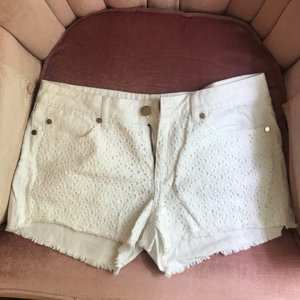 White Denim Shorts. Lace detail, Women’s size 31